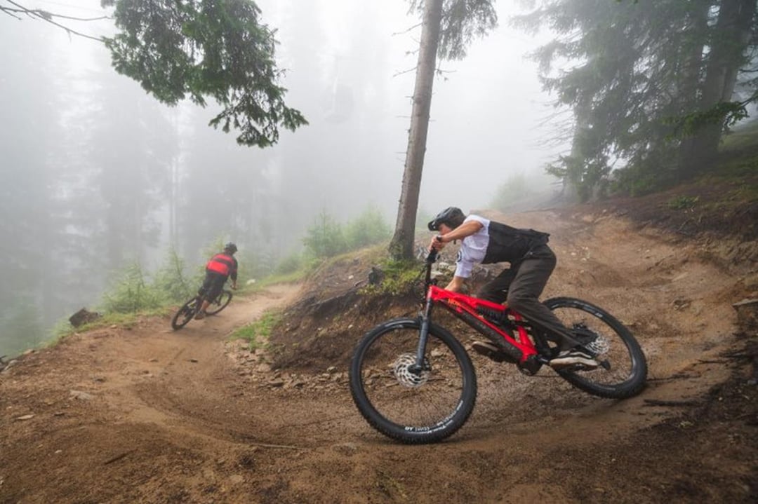 Nox Cycles ulepszyło swoje rowery eMTB Helium. Wersja Enduro i All-Mountain sięgnęła po napęd Fazua