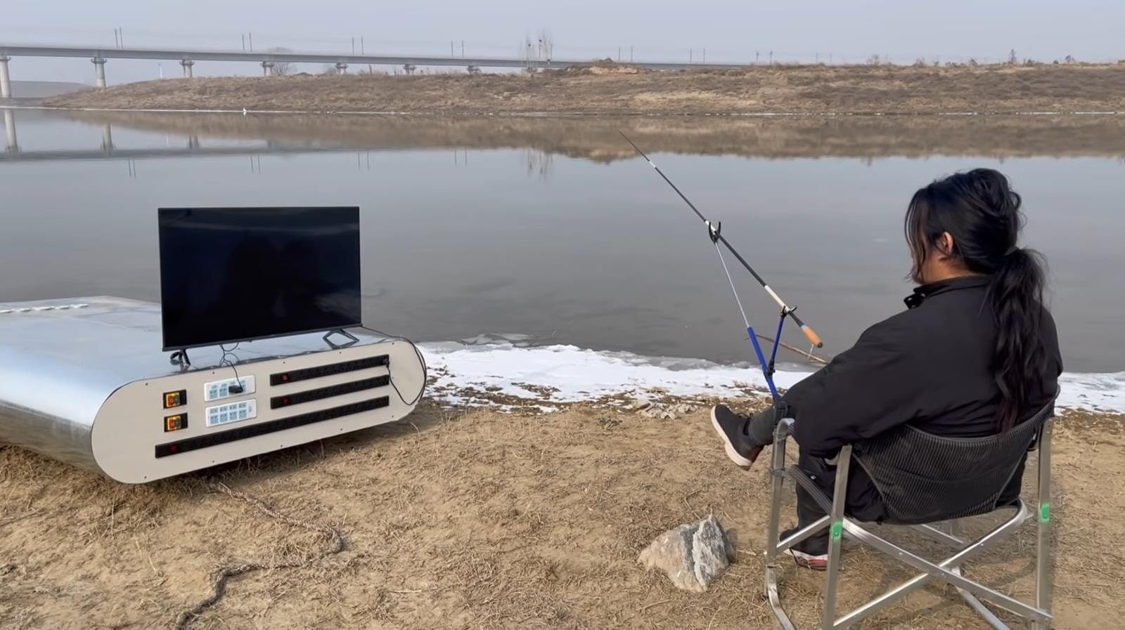 Oto powerbank domowej roboty z pojemnością idącą w kilkadziesiąt milionów mAh. Naładuje nawet 5000 smartfonów