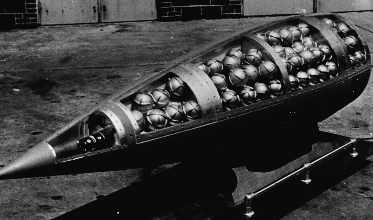 amunicja kasetowa, bomby kasetowe, pociski kasetowe, kasetowa broń, broń kasetowa