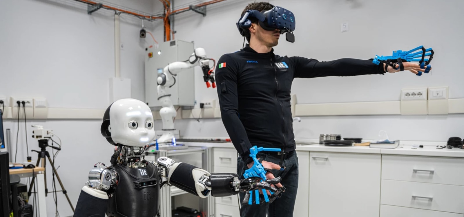 iCub 3 niczym awatar, robot odzwierciedla ruch ciała operatora, iCub 3