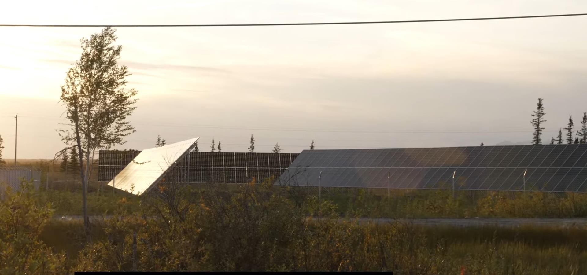 Jak radzą sobie panele słoneczne w ekstremalnie niskich temperaturach?