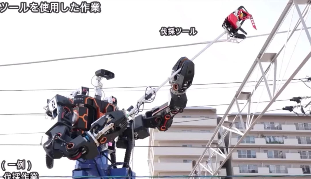 Obejrzyjcie pełnowymiarowego robota w czasie pracy nad infrastrukturą. Steruje nim operator z zestawem VR