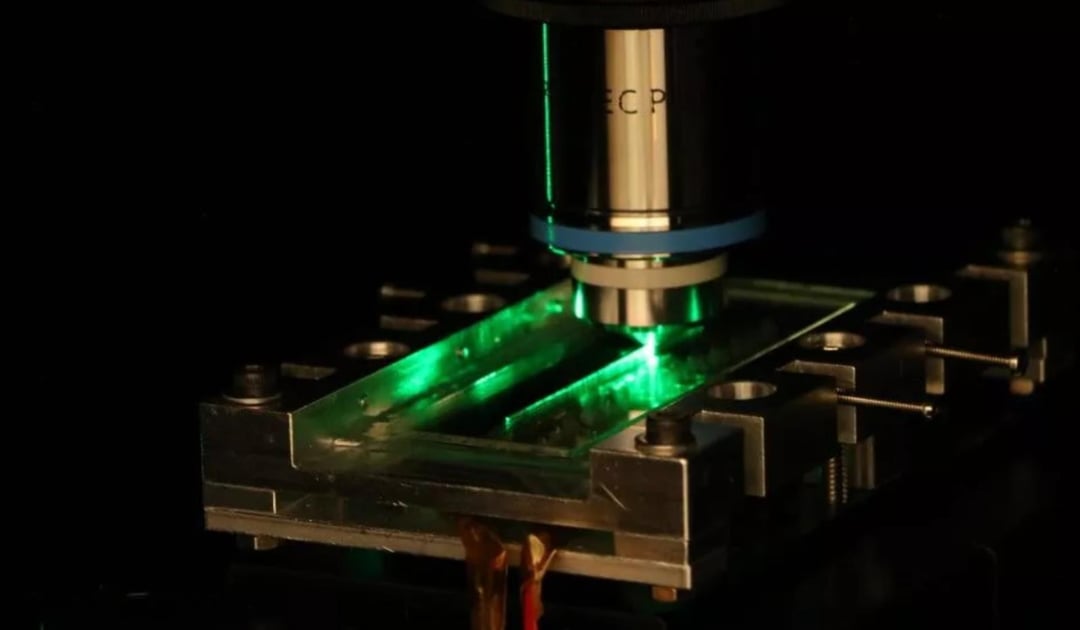 Powstał nowy szafirowy czujnik FBG. Ma usprawnić loty i monitorowanie reaktorów jądrowych