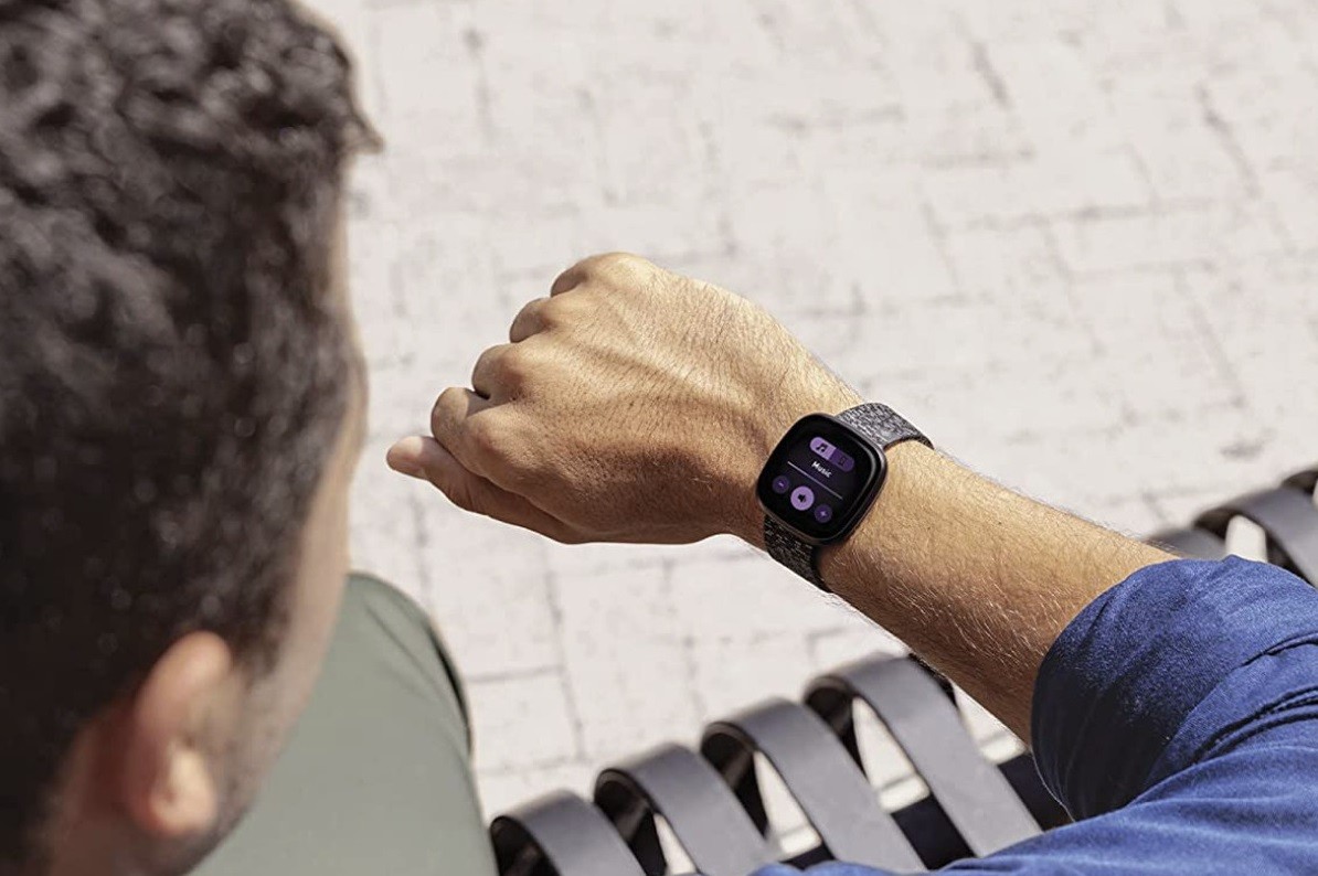 Fitbit dostanie ważną funkcję, która powiadomi o problemach z sercem