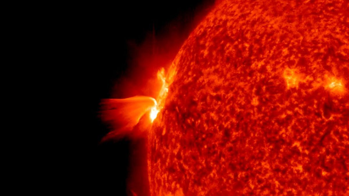 Duża plama słoneczna na skraju erupcji. Co czeka Ziemię?