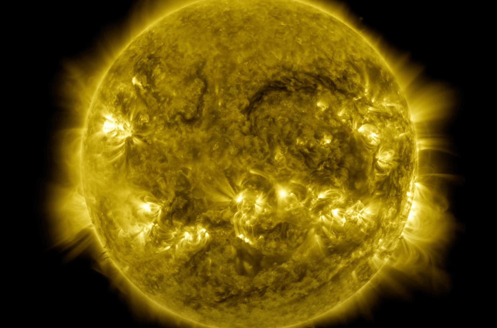 Słońce w obiektywie NASA
