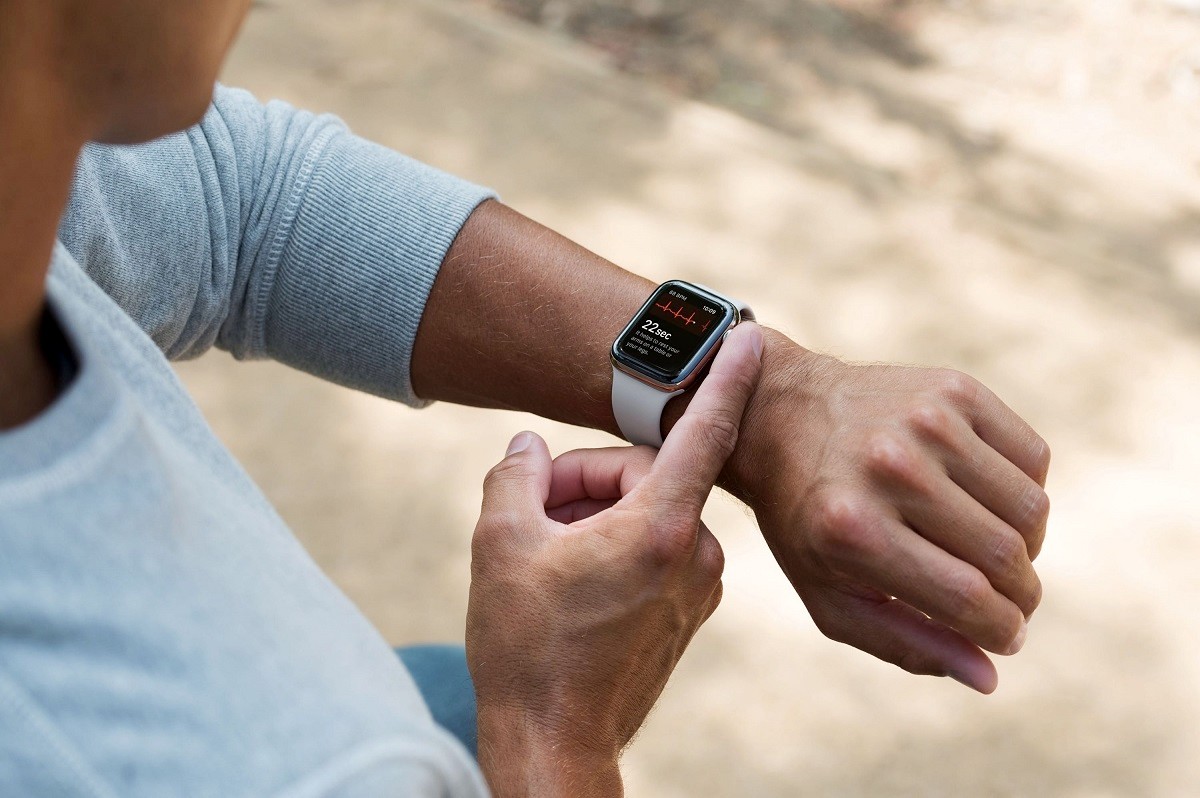 Dzięki nowemu algorytmowi SI, funkcja EKG w Apple Watch pomoże wykryć bezobjawową chorobę serca