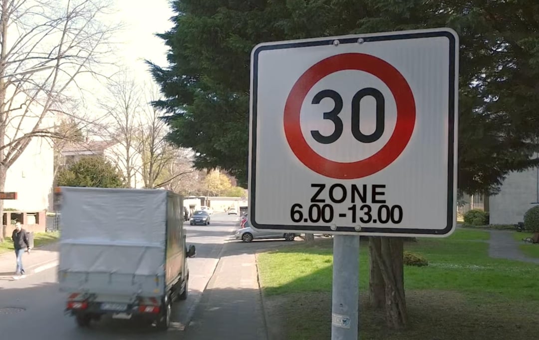 Automatyczne ograniczanie prędkości samochodu w ramach geofencingu. Ford testuje takie rozwiązanie