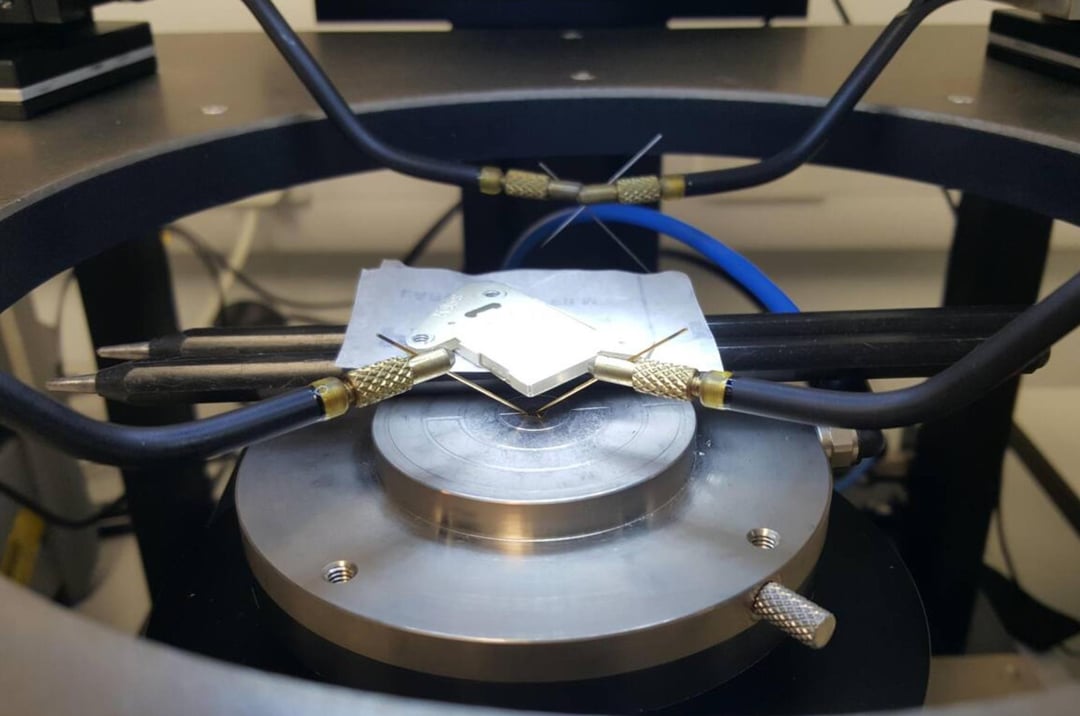 Sztuczne neurony zasilane bateriami z radioaktywnych odpadów. Można? Można i naukowcy to udowodnili