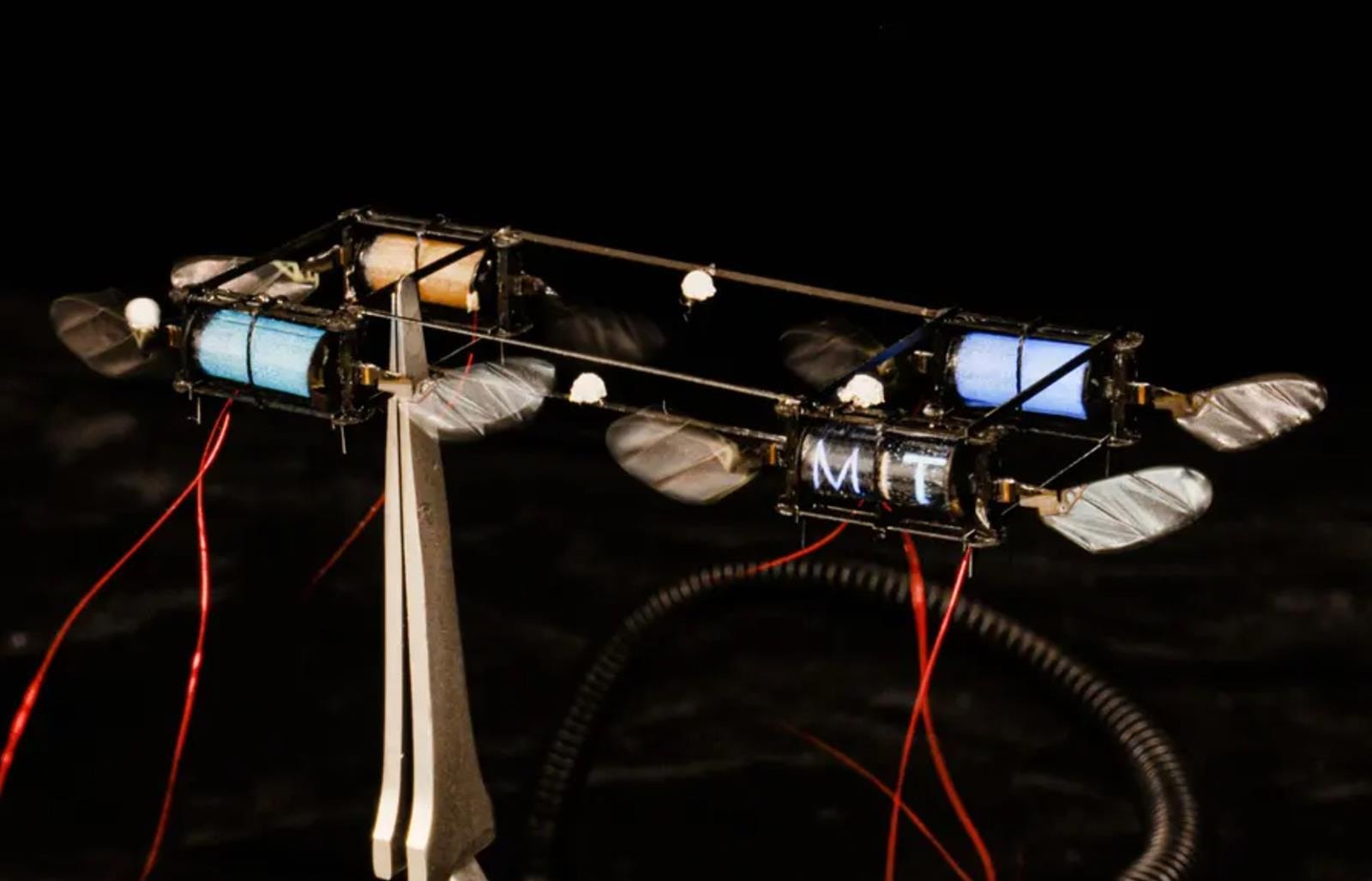 Drony niczym świetliki,