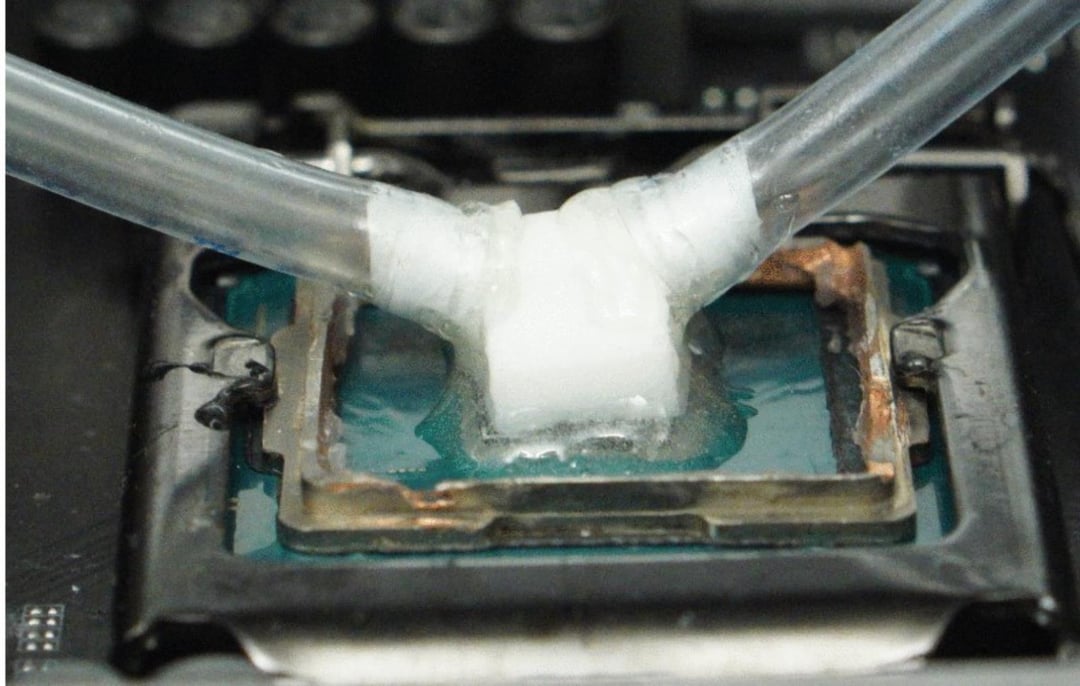 Naukowcy wzięli się za chłodzenie procesora Intel Core i7-8700K. Czy to przyszłość chłodzenia?