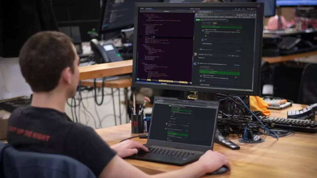Nawet 14 godzin na jednym ładowaniu. Laptop Lemur Pro robi dobry użytek z Linuxa i Alder Lake
