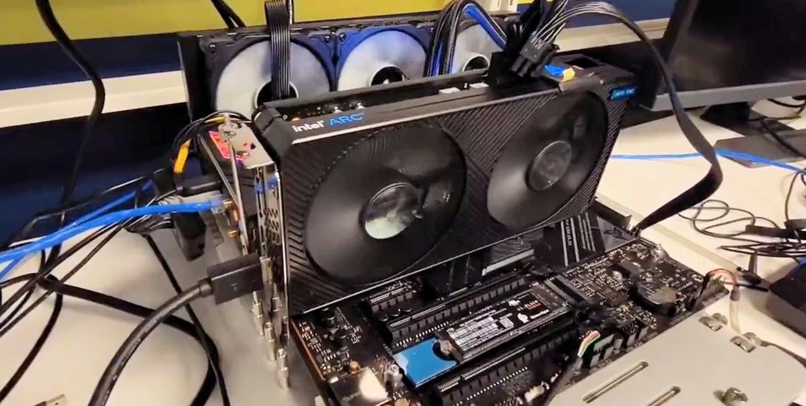 karta graficzna Arc A380, karta graficzna Arc A380 już w laboratoriach Intela