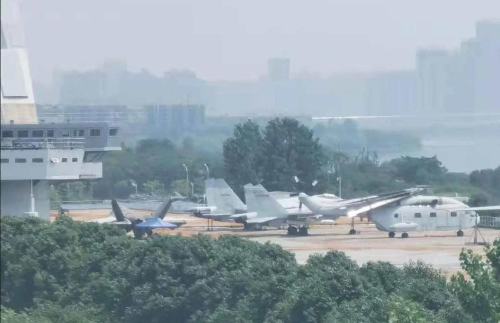 Tak świetnego zdjęcia chińskiego myśliwca J-35 jeszcze nie było. Obejrzyjcie je razem z nami