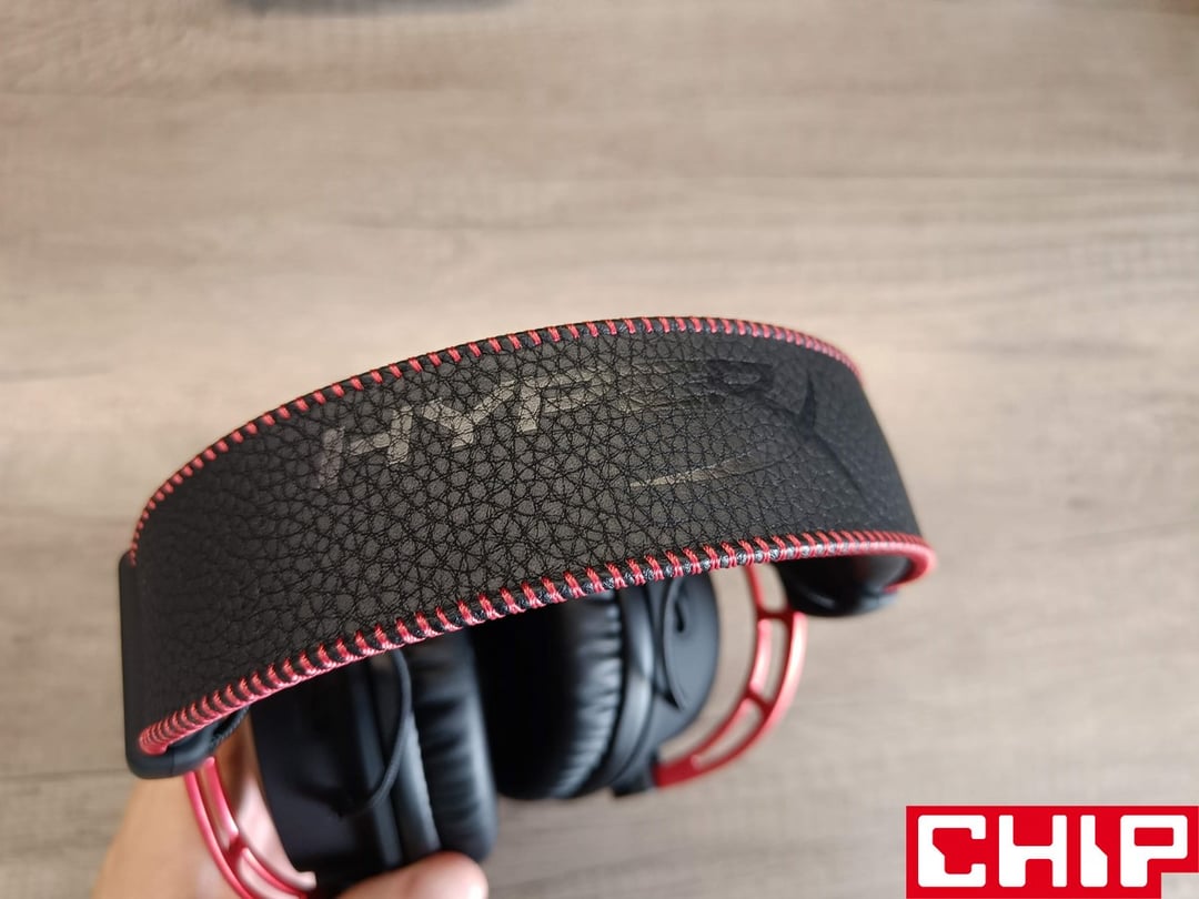 Test HyperX Cloud Alpha Wireless. Ten gamingowy zestaw słuchawkowy zachwyca baterią, a rozczarowuje…