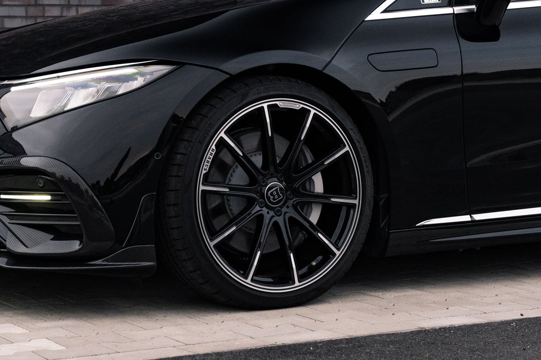 Elektryczny Mercedes ulepszony do ideału. Brabus stworzył najbardziej aerodynamiczny samochód drogowy