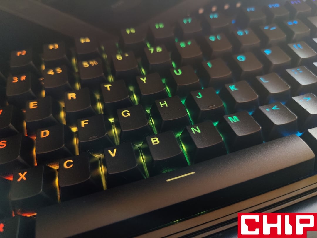 Test klawiatury Silver Monkey X SMGK1000. Tani model TKL z wyjątkową cechą