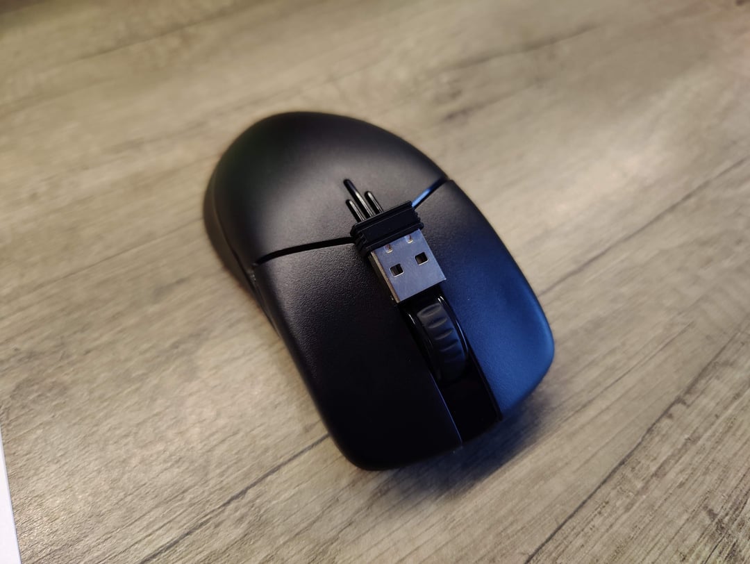 Test myszki Dream Machines DM7 Switch Duo. Wymiana przełączników to w niej pestka!