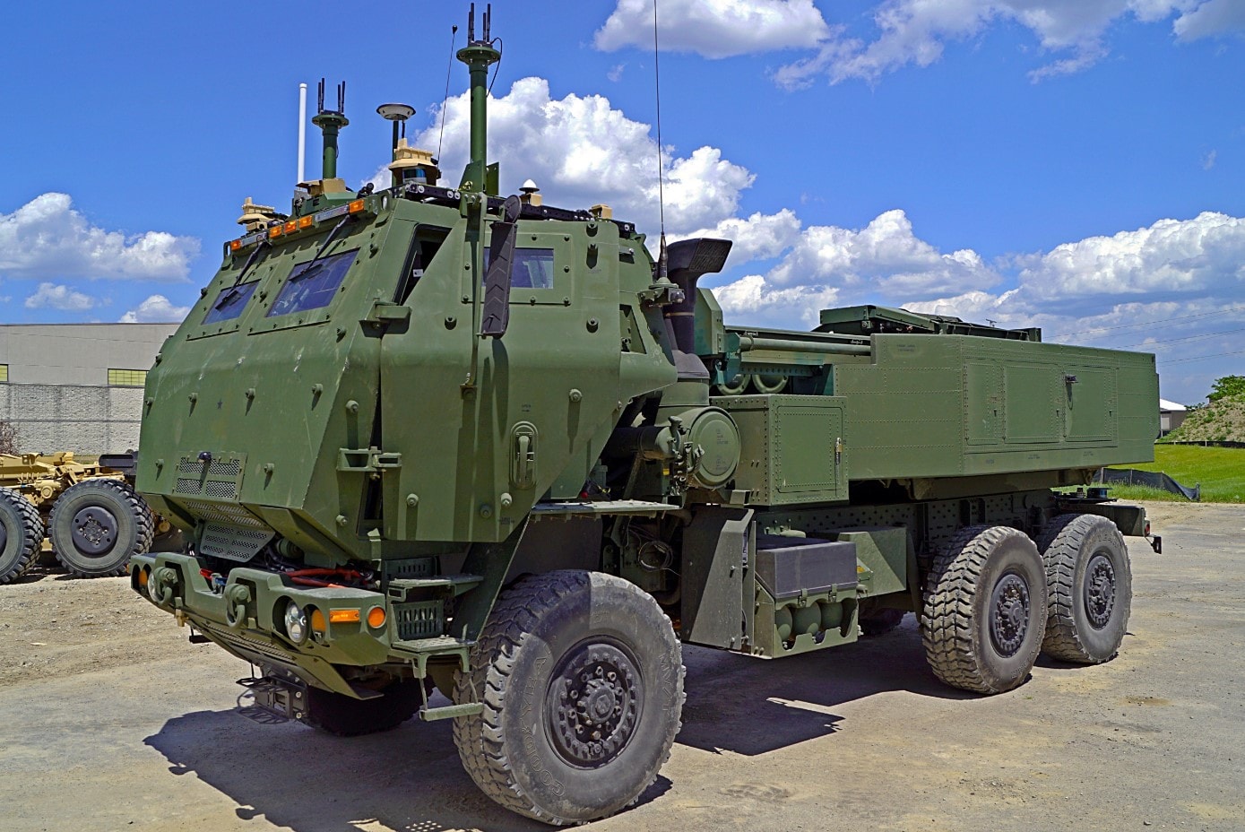 Zautomatyzować niszczyciela, bezzałogowy HIMARS