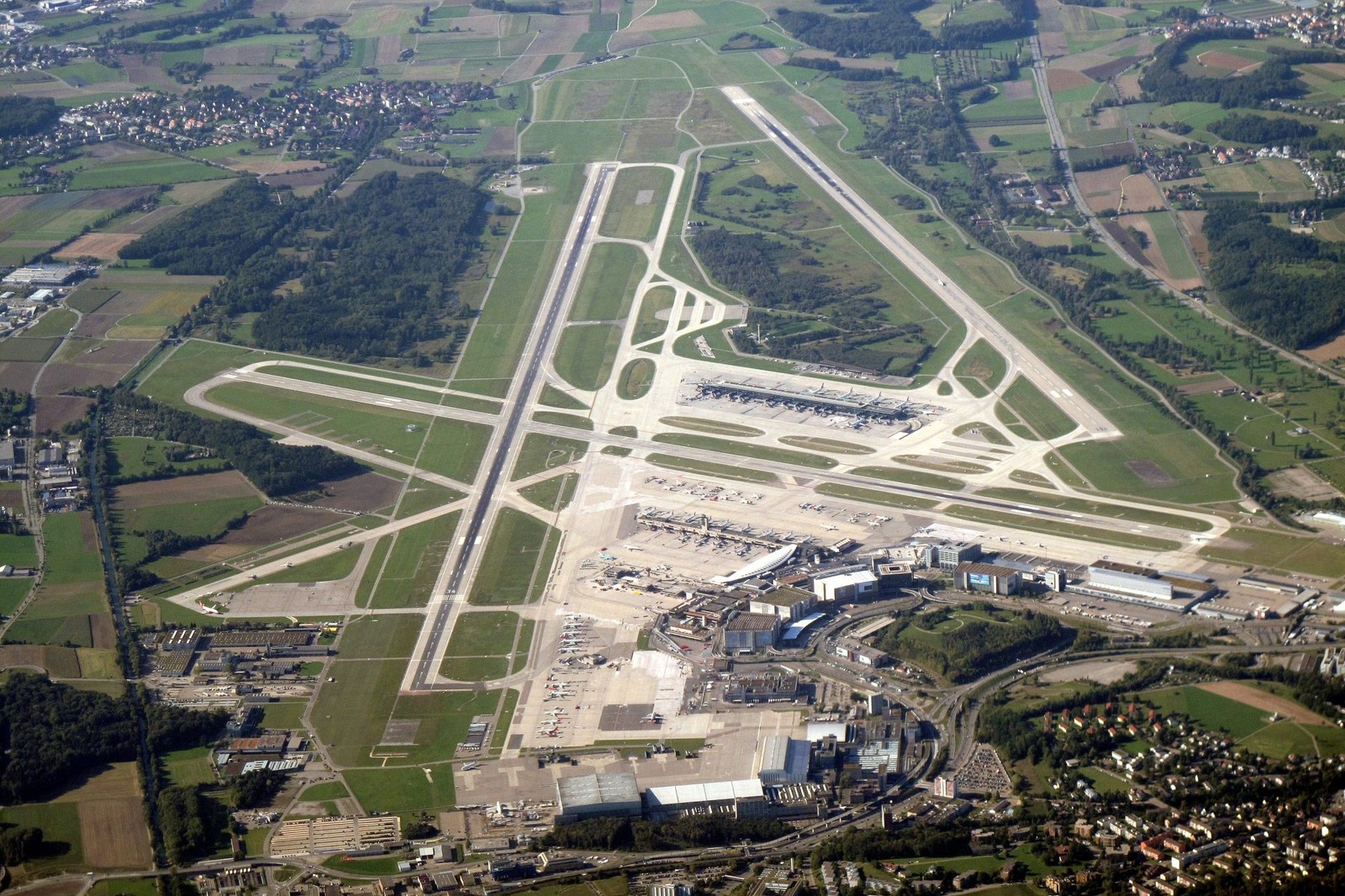 Port lotniczy w Zurychu / źródło: Wikimedia Commons, CCA-BY-SA-2.0 fr, CeCILL licence 
