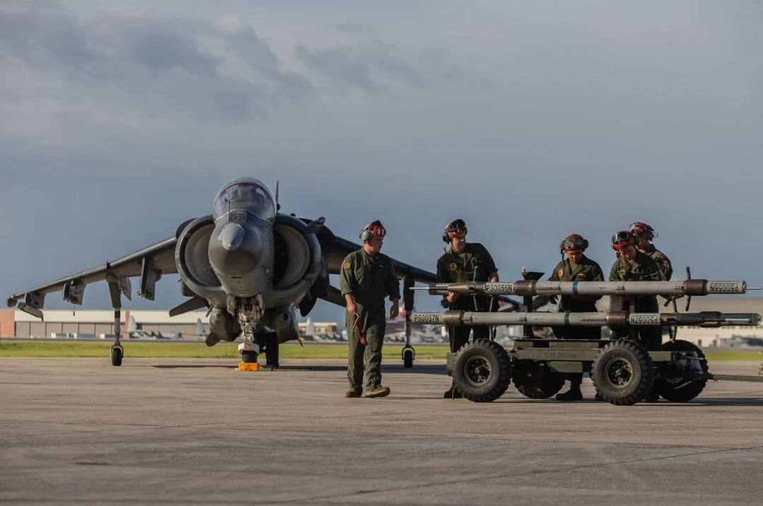 Amerykański samolot wsparcia zaatakował. Harrier II wykorzystał pociski do walki powietrznej