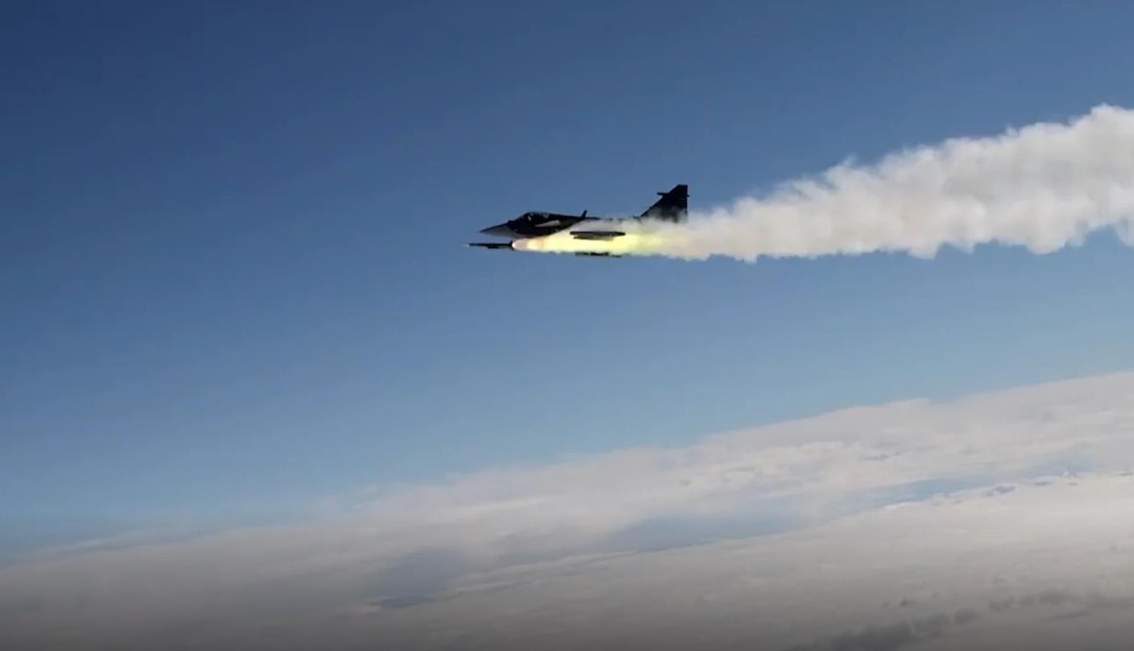 Gripen E podczas testu nowych pocisków