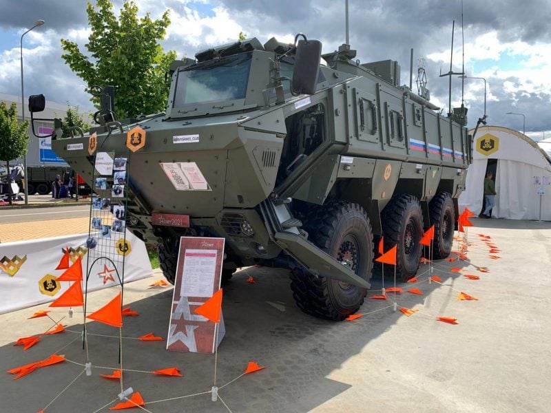 Nowy pojazd w rosyjskim wojsku. Czym jest kołowy opancerzony RHM-9?