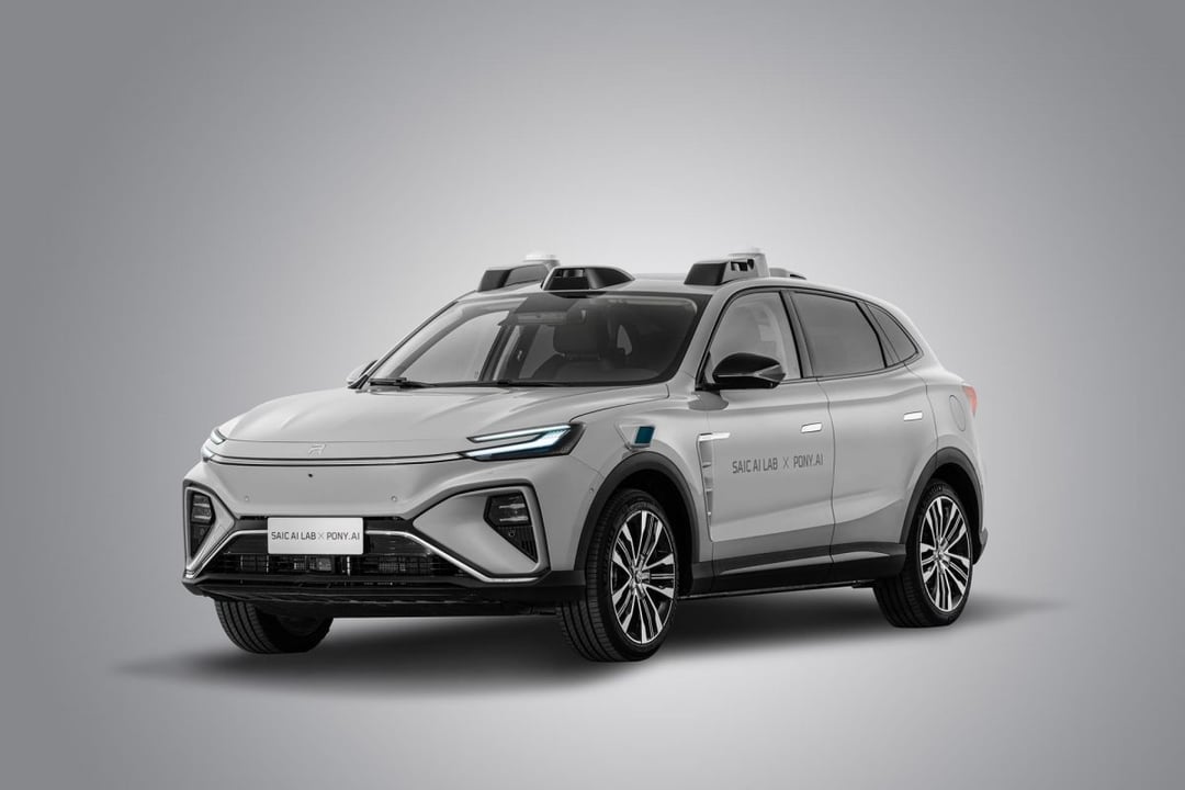 Unikalna autonomiczna taksówka ze składaną kierownicą zaprezentowana. To dzieło SAIC i Pony.ai