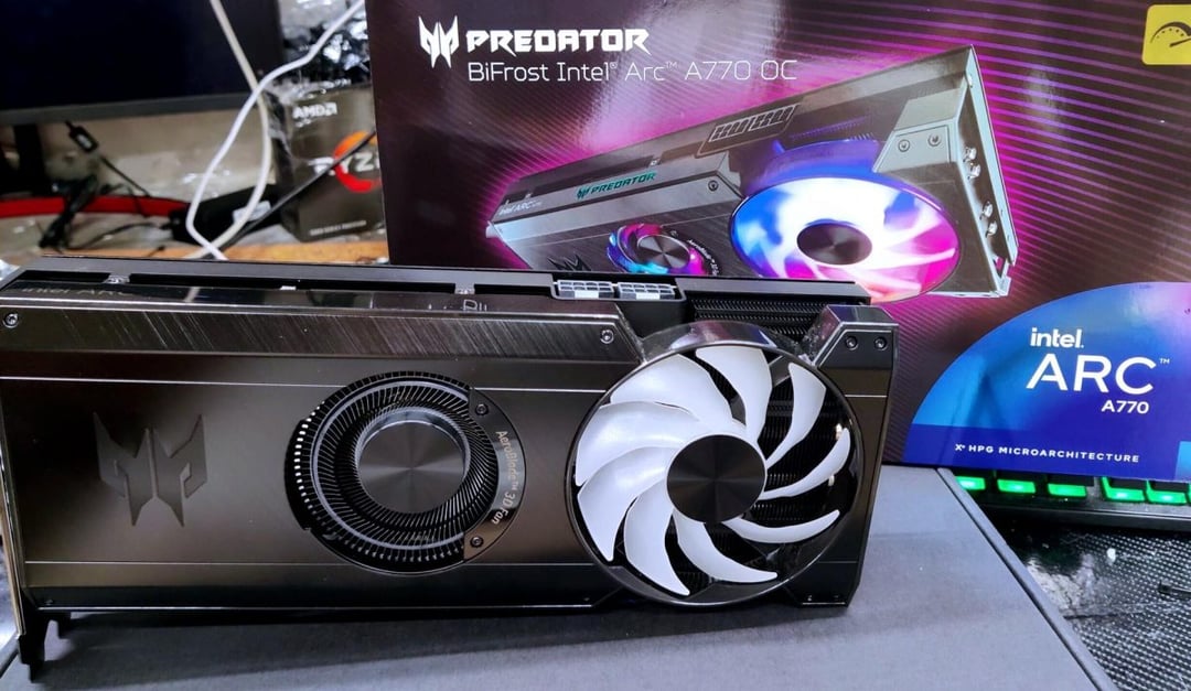 Karta graficzna Intel Arc A770 BiFrost od Acera przetestowana. Jej chłodzenie jest bardzo nietypowe