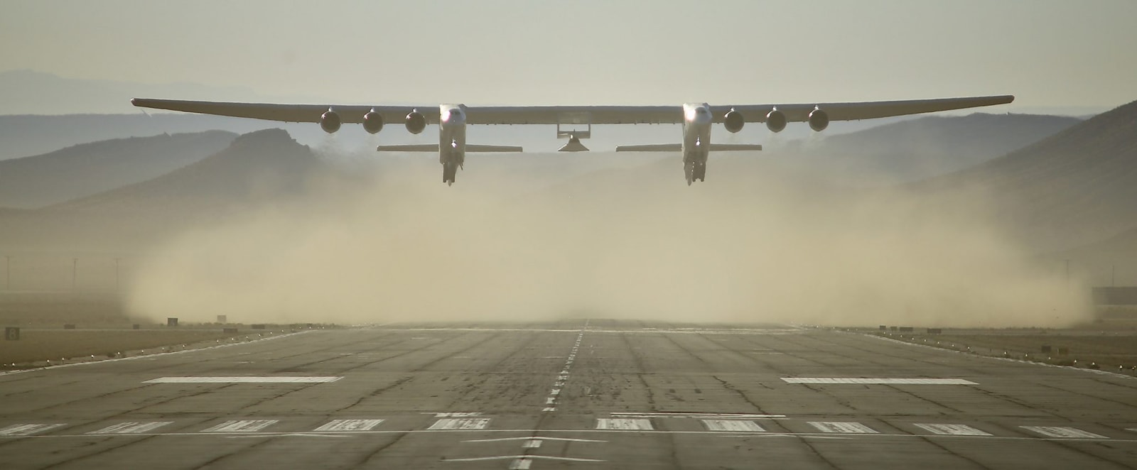 Stratolaunch’s Roc aircraft takes off from Mojave Air and Space Port on October 28, 2022 during its first captive carry flight with the Talon-A separation test vehicle, TA-0. This was the eighth flight of the Roc aircraft.