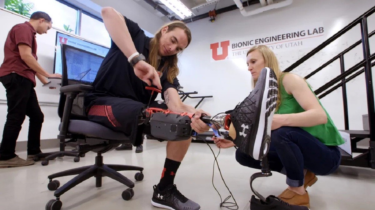 Powstała najbardziej zaawansowana proteza sterowana przez sztuczną inteligencję. Jakie ma możliwości?