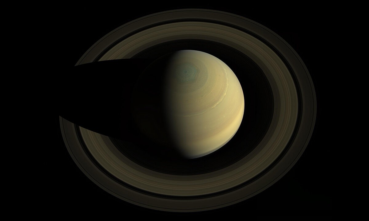 Pierścienie Saturna i niepublikowane wcześniej pomiary. Wykonała je sonda Cassini