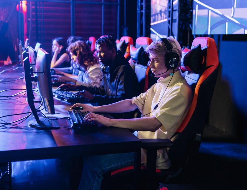 Graj i chudnij. Proste sposoby na to, jak spalić więcej kalorii przy komputerze