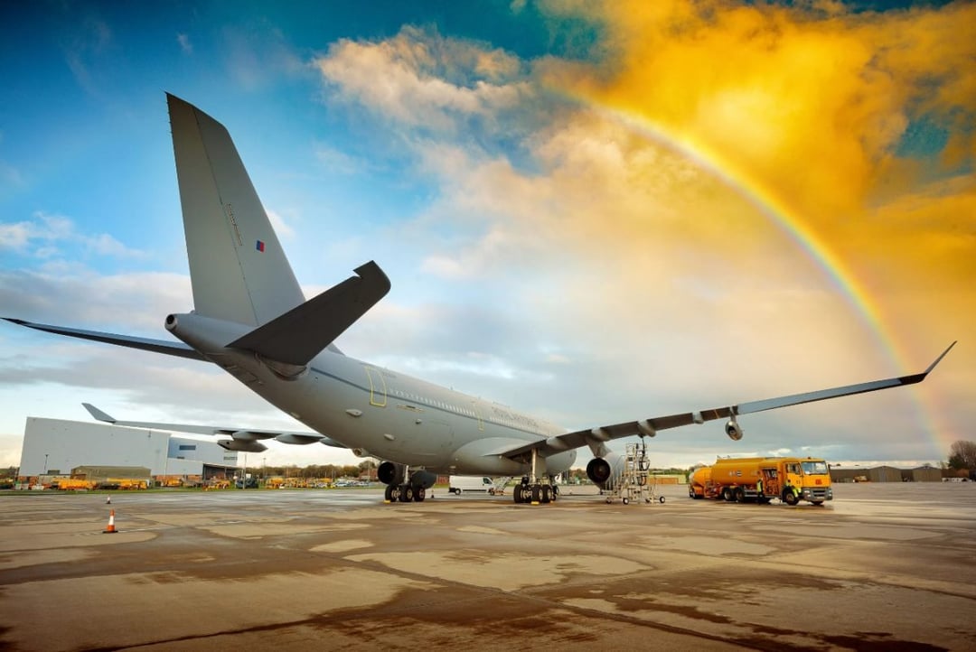 Przełom w lotnictwie. Pierwszy lot wojskowego samolotu na zużyty olej kuchenny zakończony sukcesem