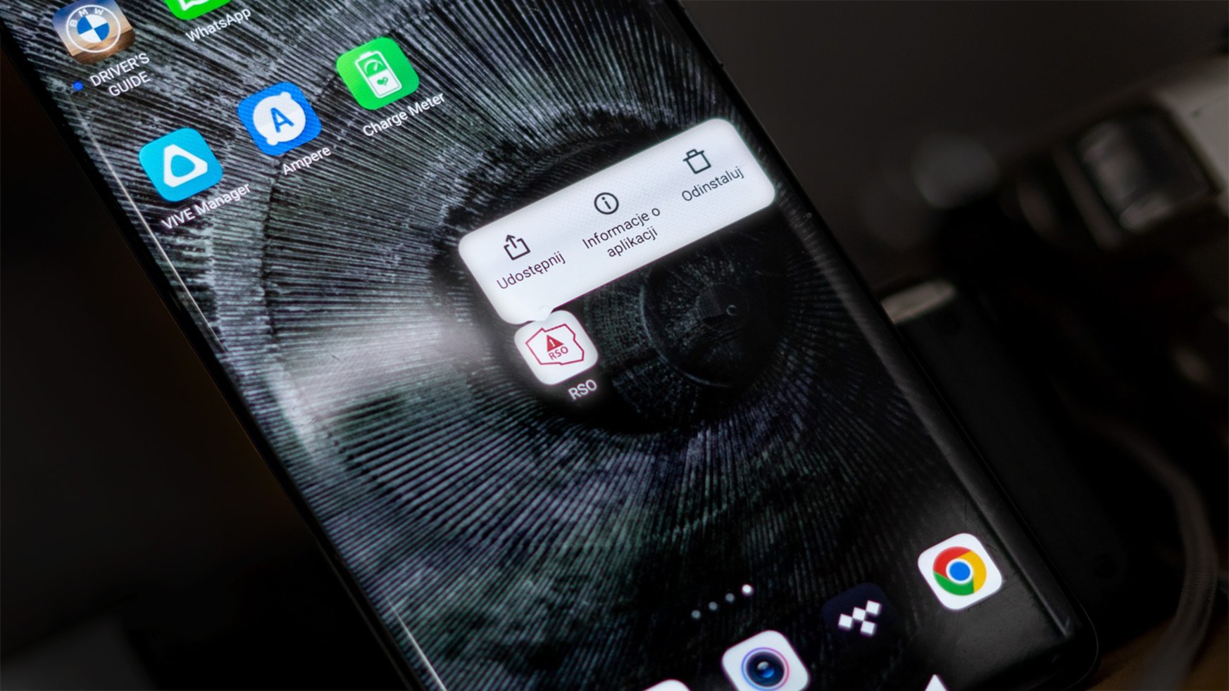 Rząd chce zainstalować aplikacje na twoim smartfonie. Ustawa nie ma sensu, ale jest – można odtrąbić sukces