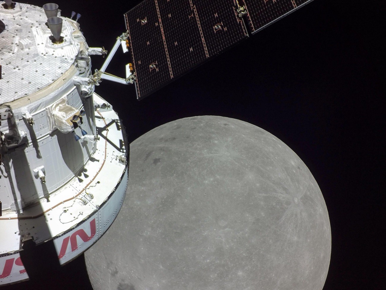 Jak wygląda Księżyc z bliska? Odpowiedzi dostarcza kapsuła Orion