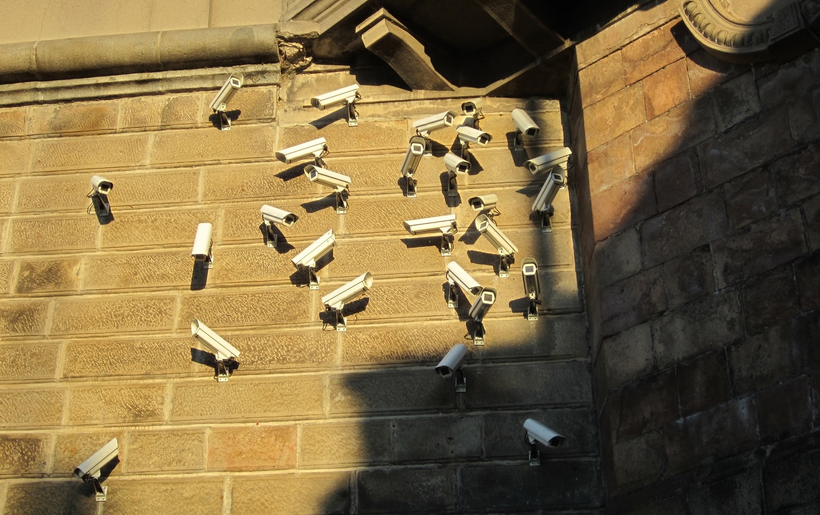 Rząd chce mieć dostęp do twojego maila i Messengera. Lex Pilot przysłonił temat inwigilacji