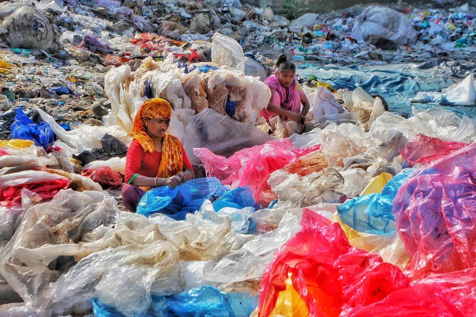 Za dużo tych plastików na świecie. Może by je zamienić w paliwo rakietowe? /Fot. Pixabay
