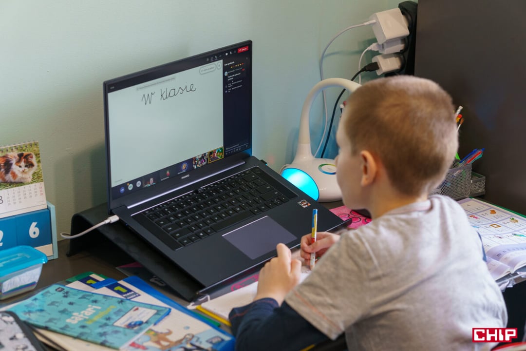 Darmowy laptop nie tylko dla uczniów – nauczyciele też dostaną kiełbasę wyborczą