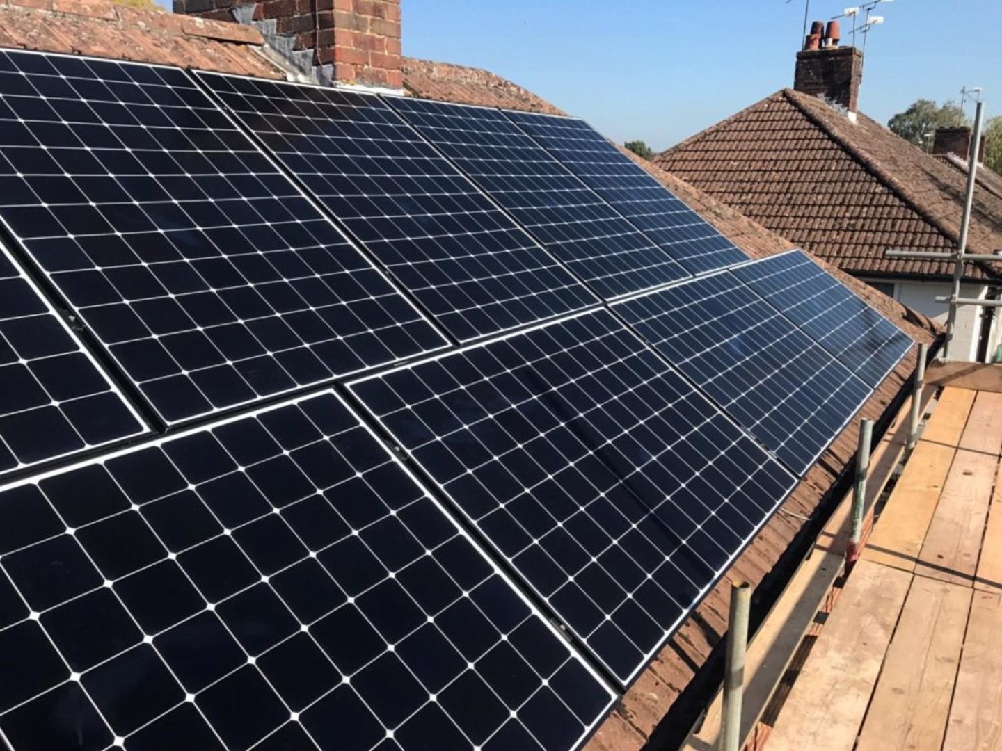 W tym szaleństwie jest metoda. Białe panele słoneczne mają więcej sensu, niż się wydaje na chłopski rozum