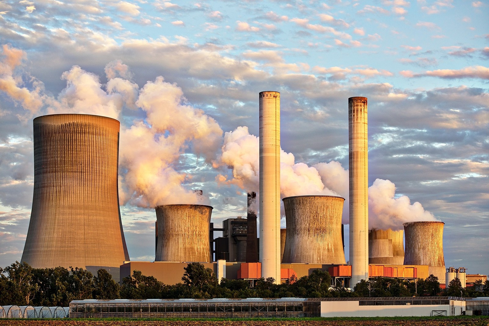 Zdjęcie poglądowe elektrowni węglowej
