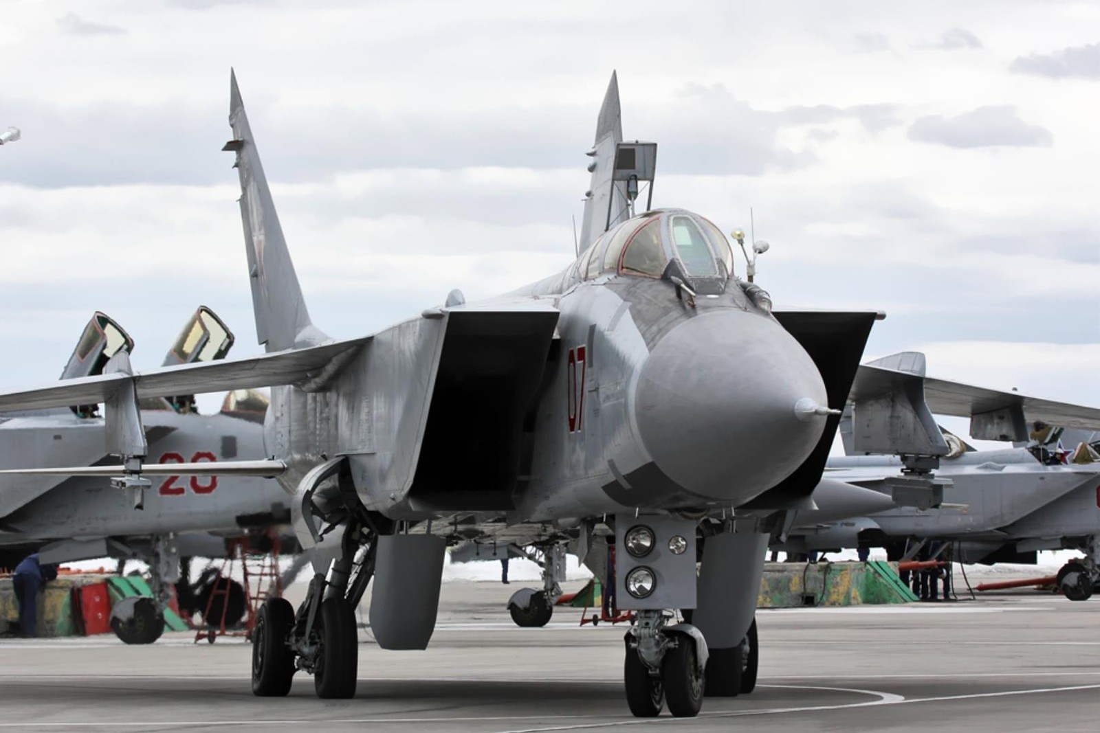 Lotnictwo Rosji się sypie. Ciężki myśliwiec przechwytujący MiG-31 rozbił się… sam