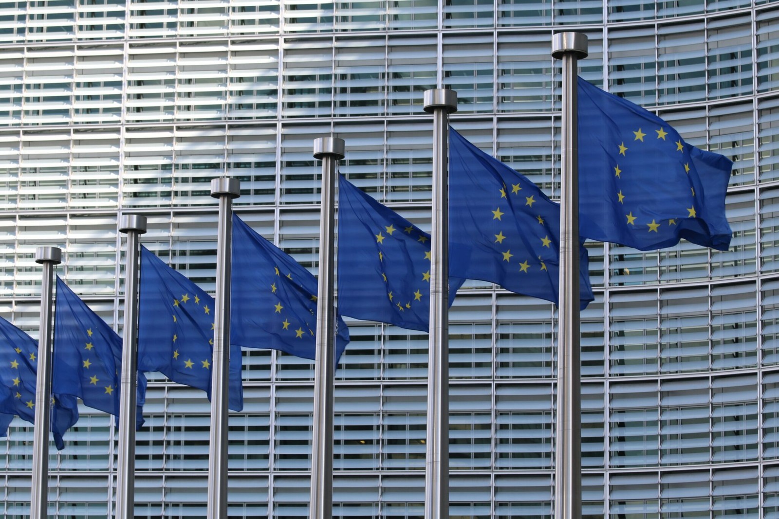 Komisja Europejska poważnie bierze się za Big Techy. Oto kilka zasad, których będą musiały przestrzegać