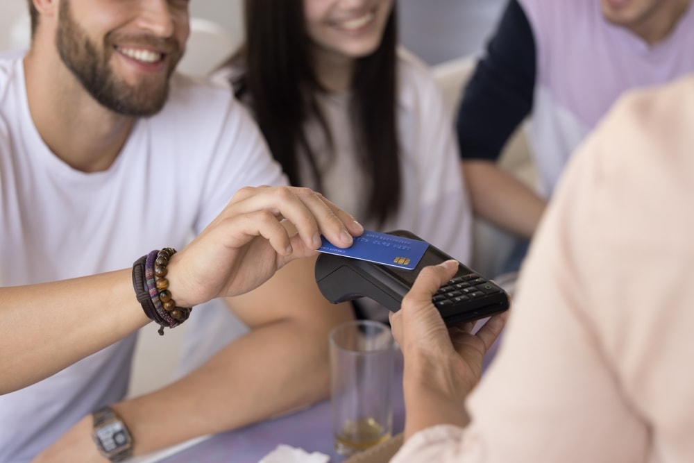 Dlaczego warto wyposażyć swoją firmę w terminal płatniczy?