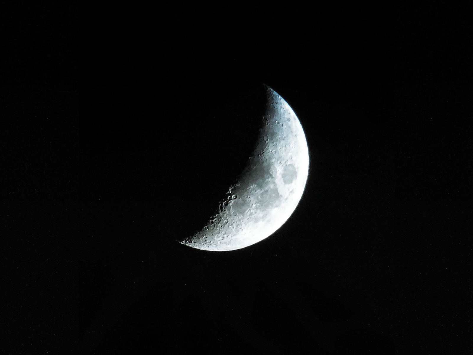 Tej części Księżyca prawie się nie widuje. Chandrayaan-3 wykonała wyjątkowe zdjęcia