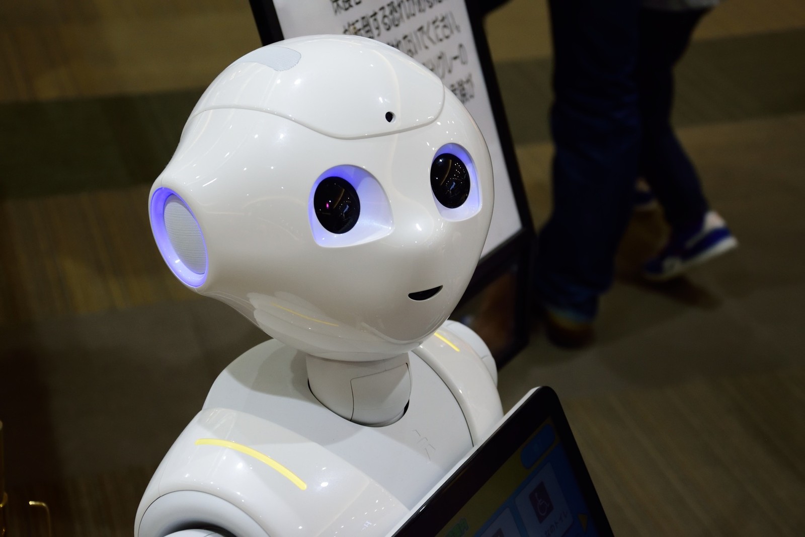 Chińczycy stawiają na masową produkcję robotów przypominających ludzi. Co planują?