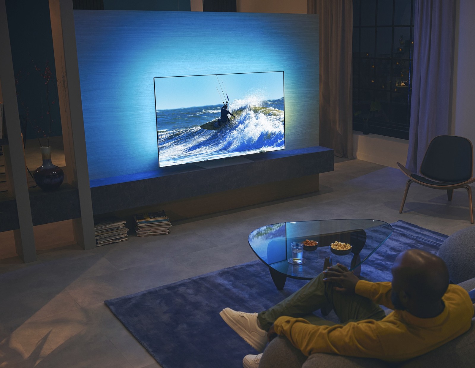 Nowa jakość w telewizorach. Philips OLED818 dopasuje kolory obrazu do pory dnia i oświetlenia salonu