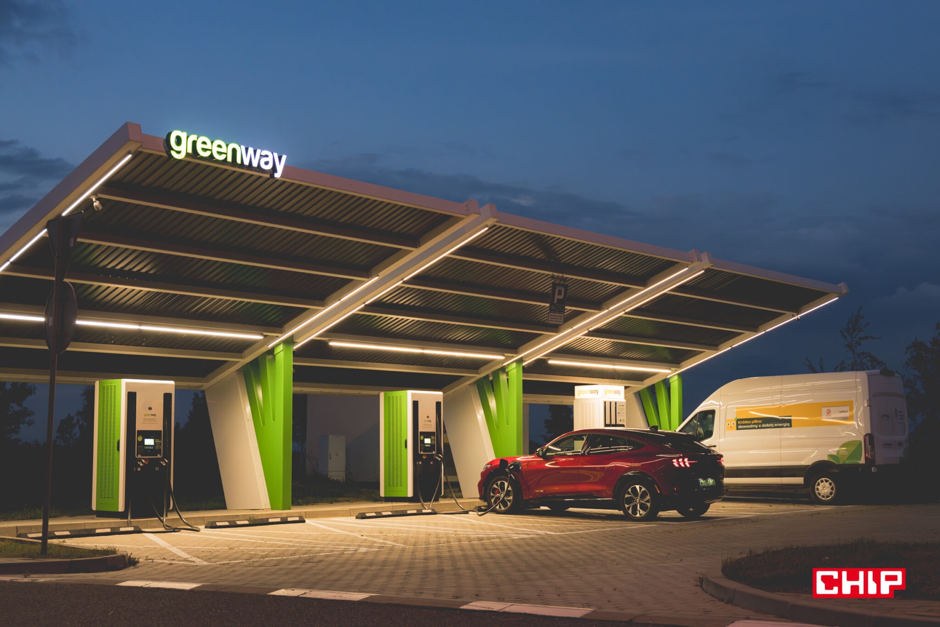 Auto elektryczne na długie trasy – czy to ma sens? Przejechałem całą Polskę i nie mam dobrych wieści