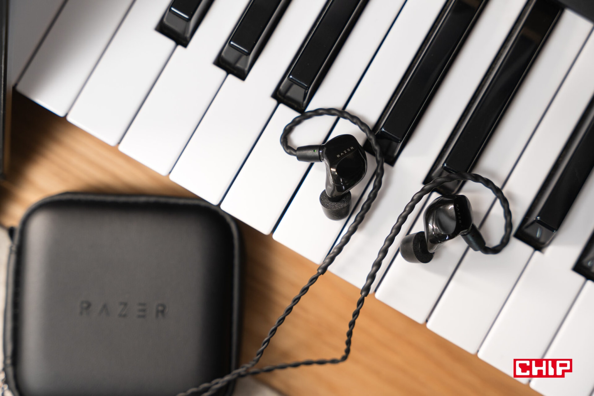 Krótki test Razer Moray. Remedium na wielgachne, niewygodne słuchawki dla graczy