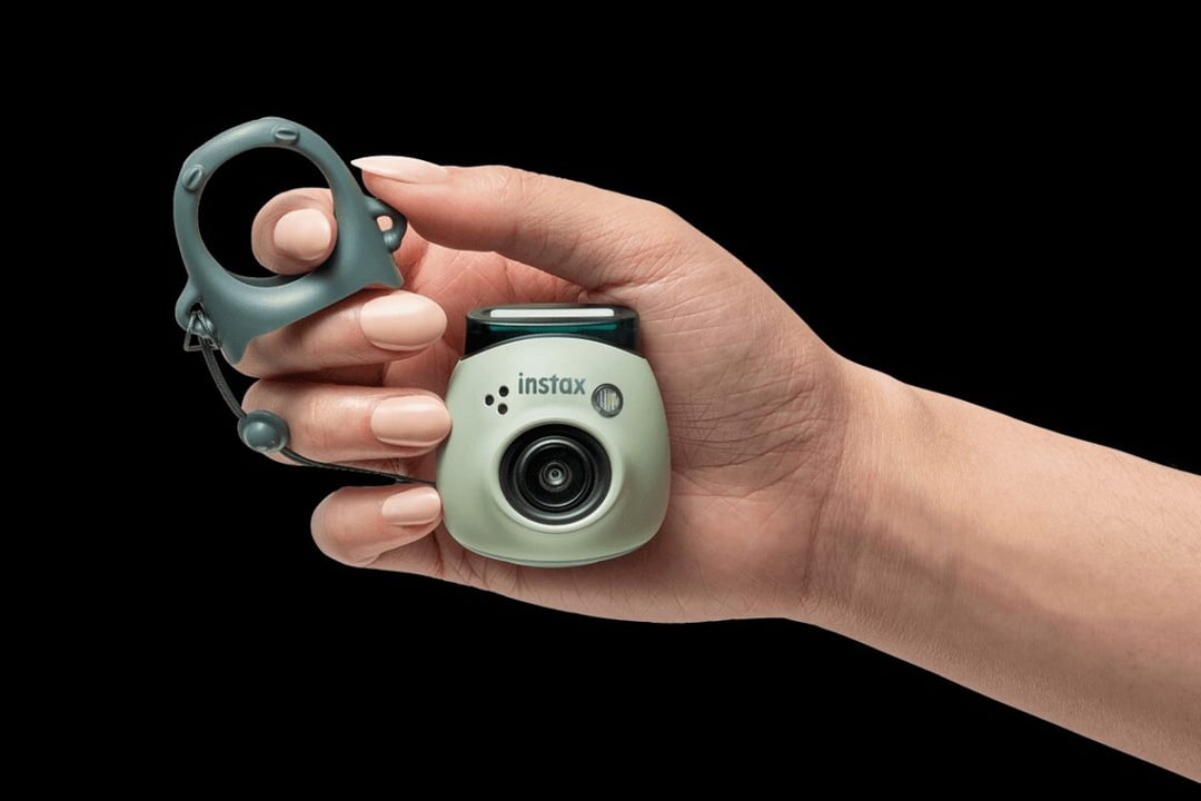 Astrologowie ogłaszają tydzień fotografii natychmiastowej. Populacja aparatów Fujifilm Instax zwiększa się.